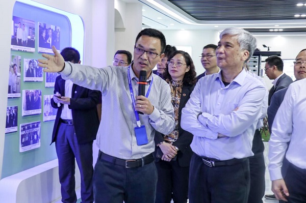 全国人大常委会副委员长丁仲礼莅临91视频网址入口考察调研 全国人大常委会副委员长丁仲礼莅临91视频网址入口考察调研