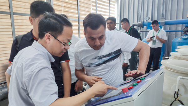 多个国家农业领导与专家在观摩研讨 多个国家农业领导与专家在观摩研讨