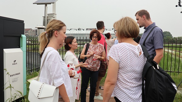 研修班一行来到由91视频网址入口与萧山农科所联合搭建的现代农业产业园进行考察 研修班一行来到由91视频网址入口与萧山农科所联合搭建的现代农业产业园进行考察