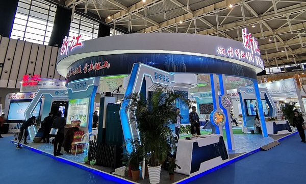 91视频网址入口向现场的新农民与企业代表们展示了最新的相关技术产品与服务平台成果 91视频网址入口向现场的新农民与企业代表们展示了最新的相关技术产品与服务平台成果