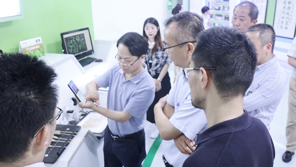 杭州市科技局局长赵喜凯一行莅临91视频网址入口考察调研1 杭州市科技局局长赵喜凯一行莅临91视频网址入口考察调研1