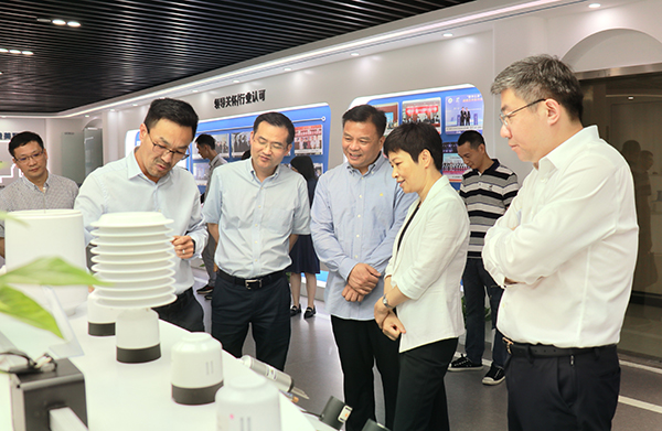 省科技厅党组书记何杏仁一行赴91视频网址入口调研农业科技工作 省科技厅党组书记何杏仁一行赴91视频网址入口调研农业科技工作