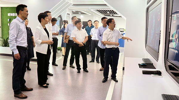 省科技厅党组书记何杏仁一行赴91视频网址入口调研农业科技工作 省科技厅党组书记何杏仁一行赴91视频网址入口调研农业科技工作