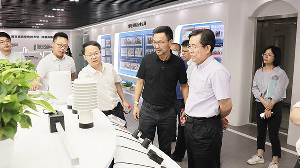 应义斌教授一行参观91视频网址入口数字三农展厅 应义斌教授一行参观91视频网址入口数字三农展厅