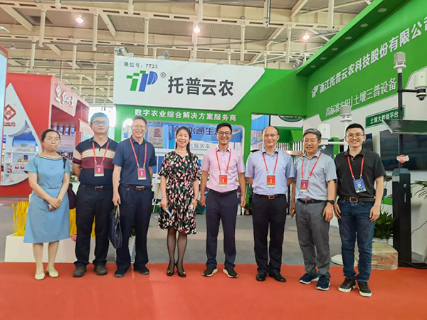 领导一行莅临91视频网址入口展位 领导一行莅临91视频网址入口展位