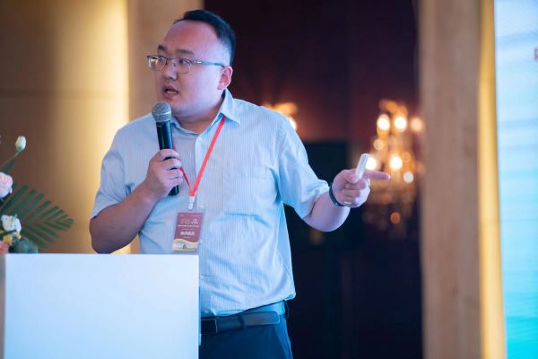 1695449333988488.jpg 91视频网址入口营销副总周蓝舰作《产业大脑+未来农场的模式探索》专题报告.jpg